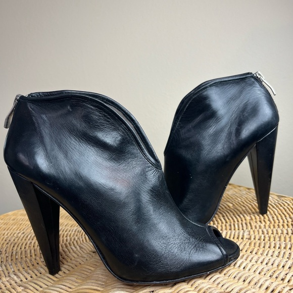 Vince Camuto Leather Peep-Toe Booties Size 5 1/2 - Picture 4 of 9